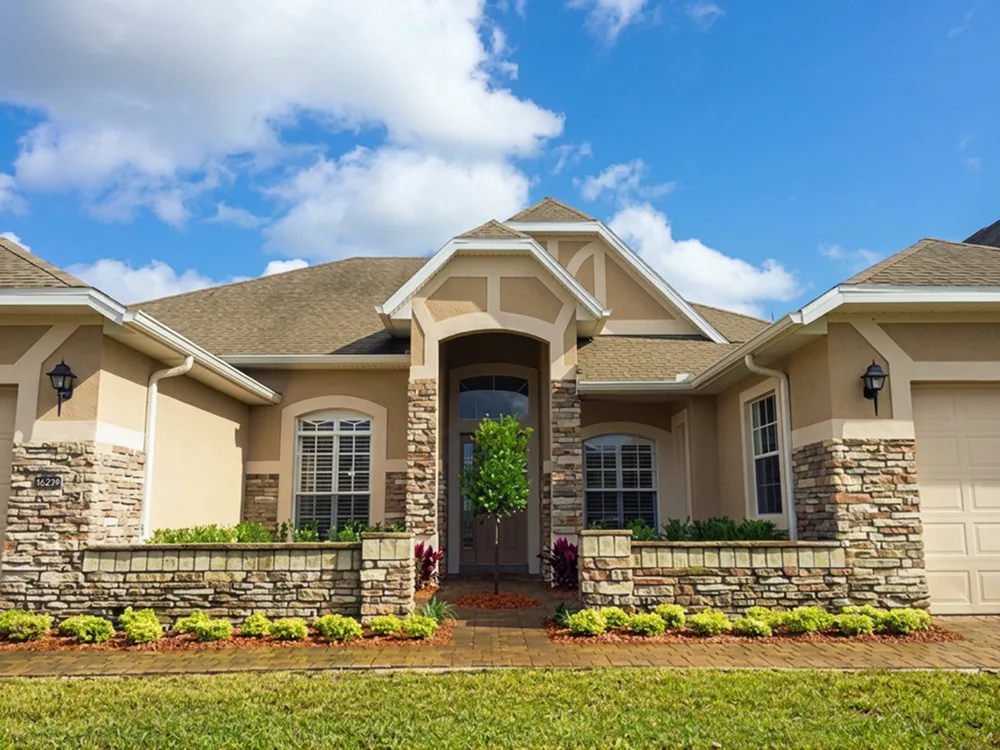 Manicured foundation plantings